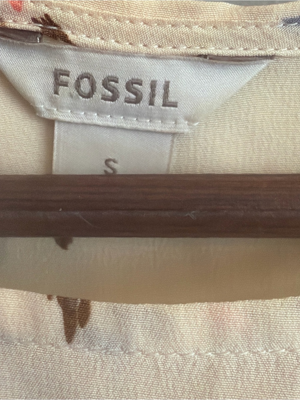Fossil 100% Silk Blouse Size Small Cream Abstract Print Hi Low Hem - Picture 4 of 9